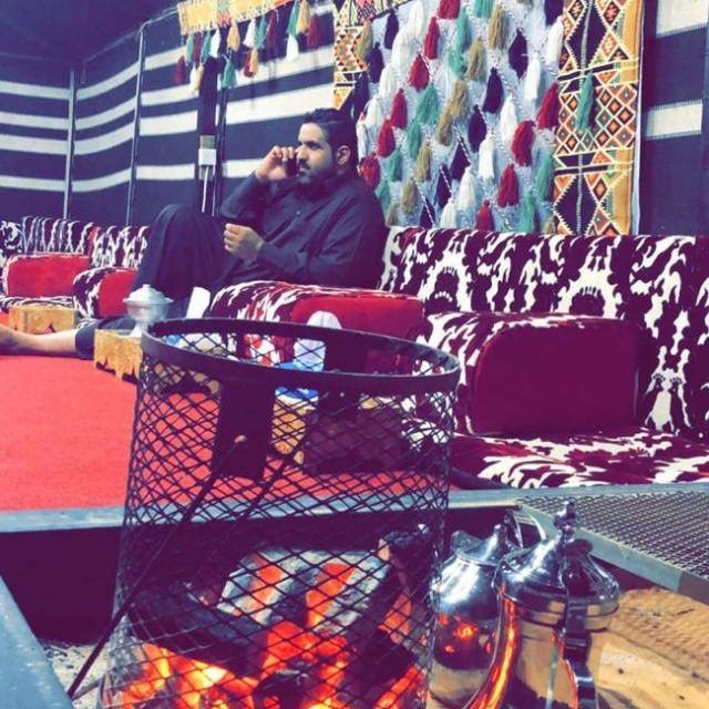 استراحة خلف النخيلان